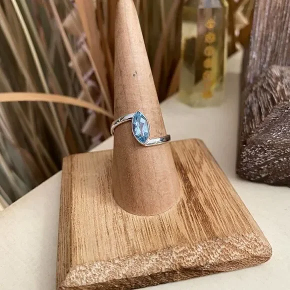 Blue Topaz Sterling Silver Ring Size 8 - Picture 6 of 6